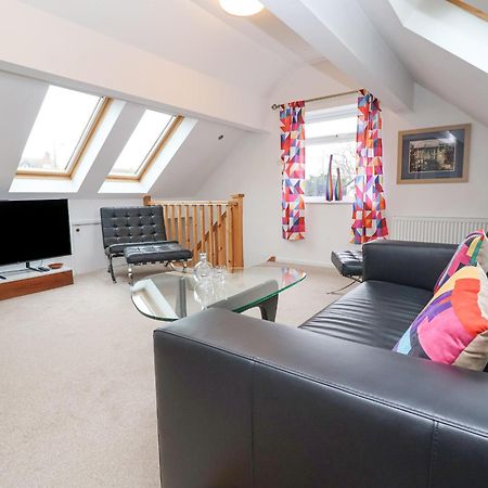 Dragon'S Den Apartment Chester Bagian luar foto