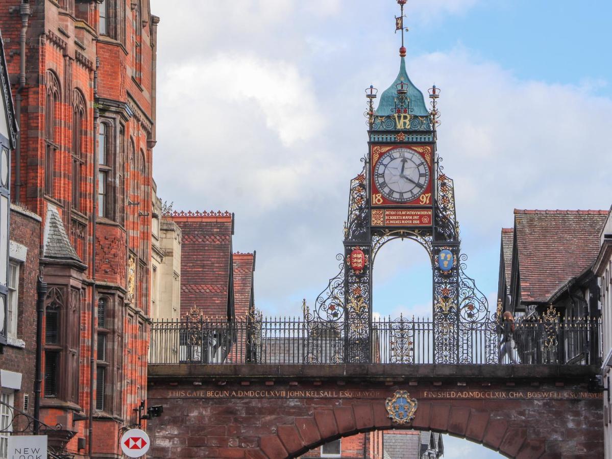 Dragon'S Den Apartment Chester Bagian luar foto