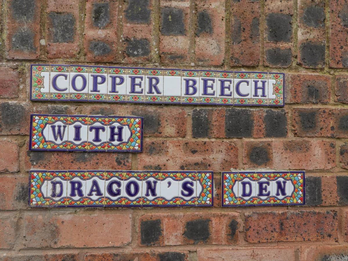 Dragon'S Den Apartment Chester Bagian luar foto